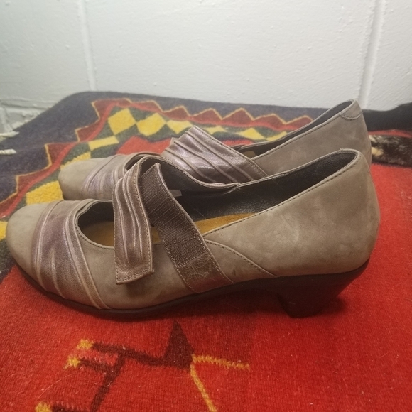 Naot Attitude taupe porcini shitake mary jane heels - Picture 3 of 10